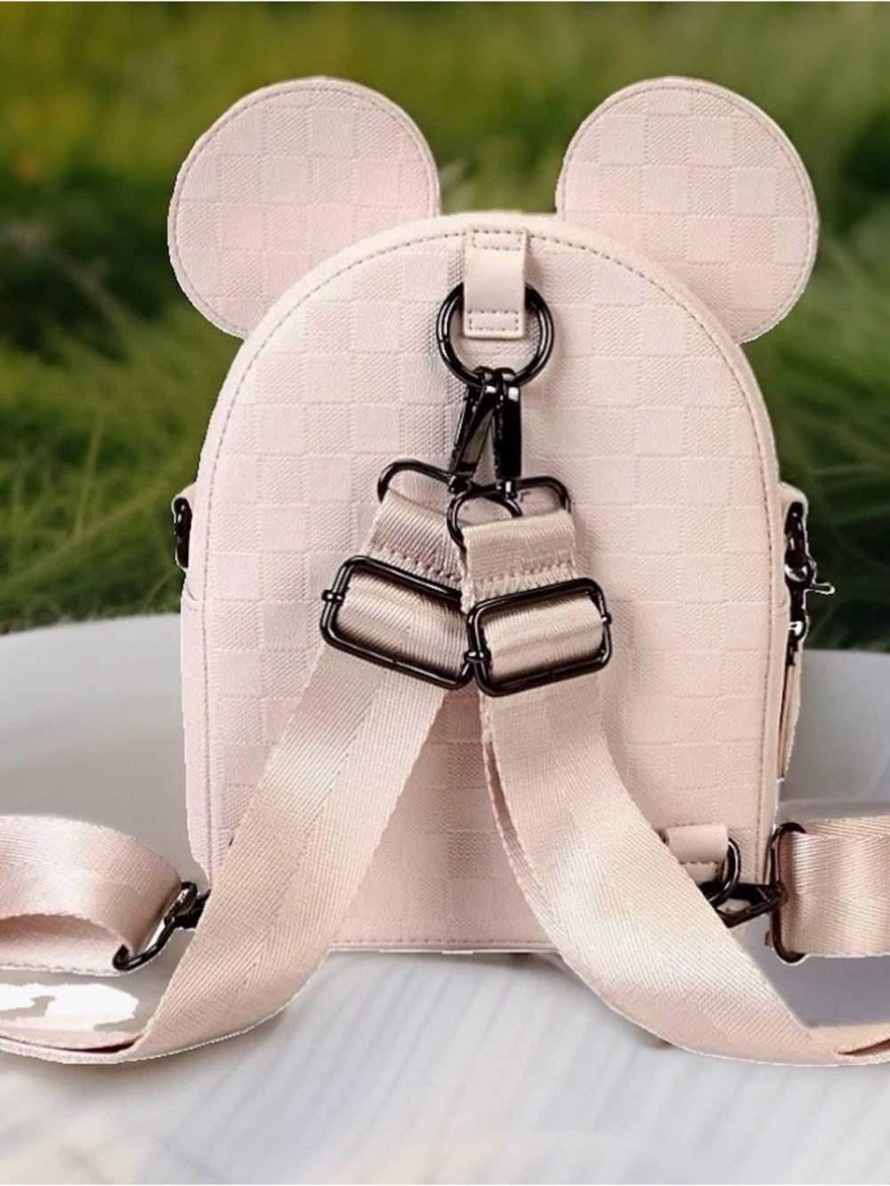 NEW Disney Loungefly Minnie Mouse White Checkered Convertible Backpack Crossbody - Picture 3 of 4
